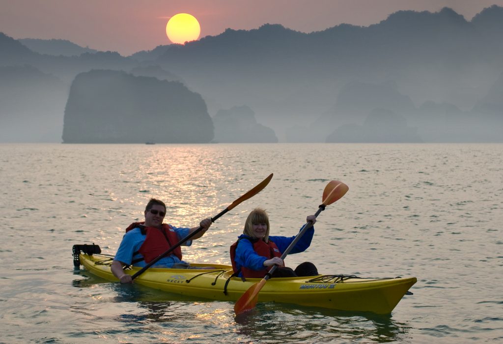 mælk Snazzy Tradition Top 9 Ideal Places for Kayaking Lovers in Vietnam | Lux Travel DMC's Blog