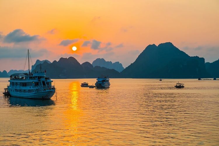 halong-A-Step-by-step guide-to-choose-a-perfect-Halong -Bay -Cruise