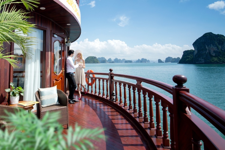 Step-by-step-guide-to-choose-a-perfect-Halong-bay-cruises