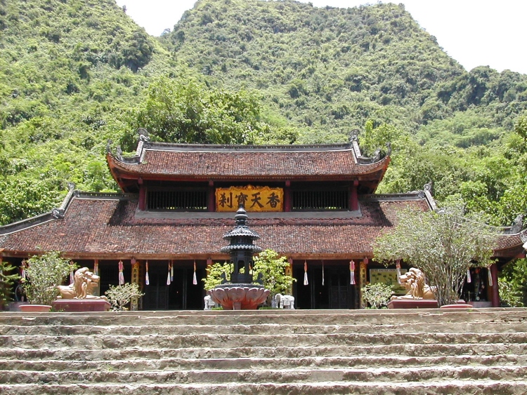 perfume pagoda vietnam