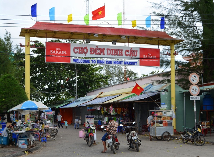A Comprehensive Guide To Dinh Cau Night Market Phu Quoc