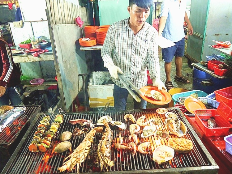 A Comprehensive Guide To Dinh Cau Night Market Phu Quoc