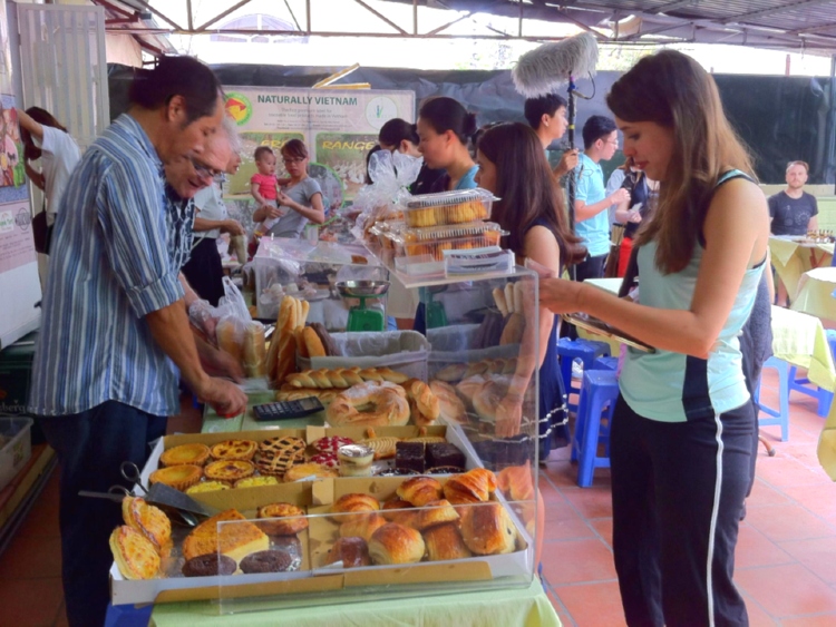 tay-ho-weekend-market