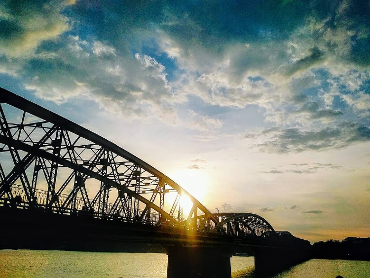 THE ROMANTIC AND HISTORICAL TRANG TIEN BRIDGE OF HUE