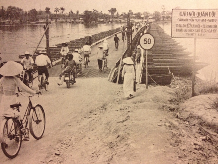 THE ROMANTIC AND HISTORICAL TRANG TIEN BRIDGE OF HUE