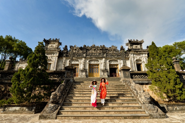 A JOURNEY TO THE PAST AT MINH MANG TOMB, HUE