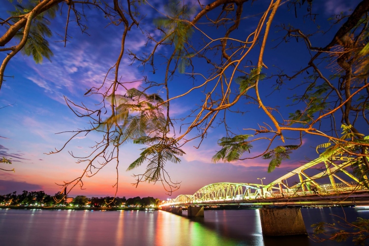 TRANG TIEN BRIDGE HUE, VIETNAM, nightlife in hue vietnam