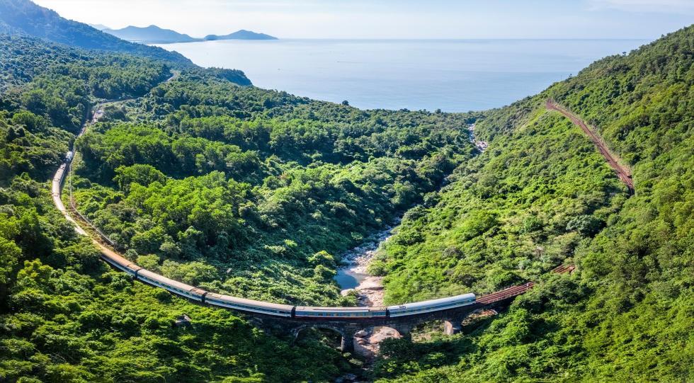 trains in vietnam, vietnam train, traveling by train