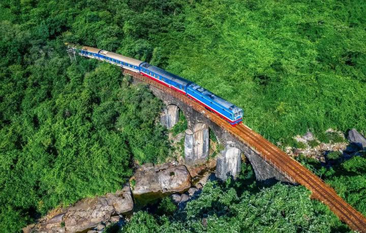 trains in vietnam, vietnam train, traveling by train