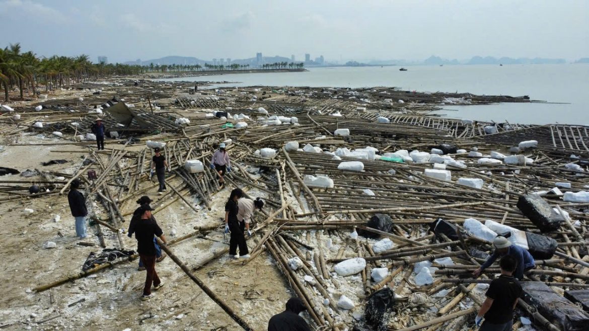 LuxGroup team and volunteers help to clean Halong bay