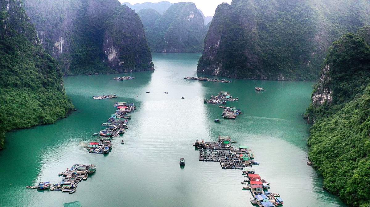 cua van floating village
