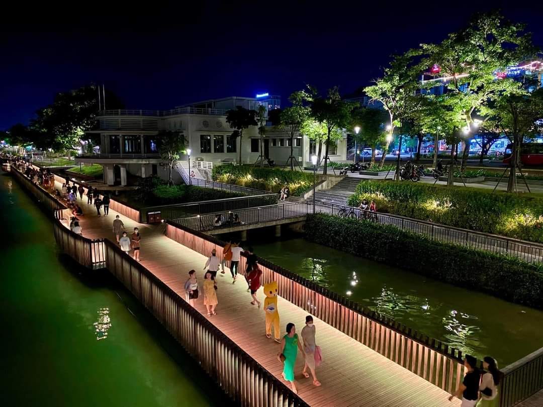 nightlife in hue vietnam