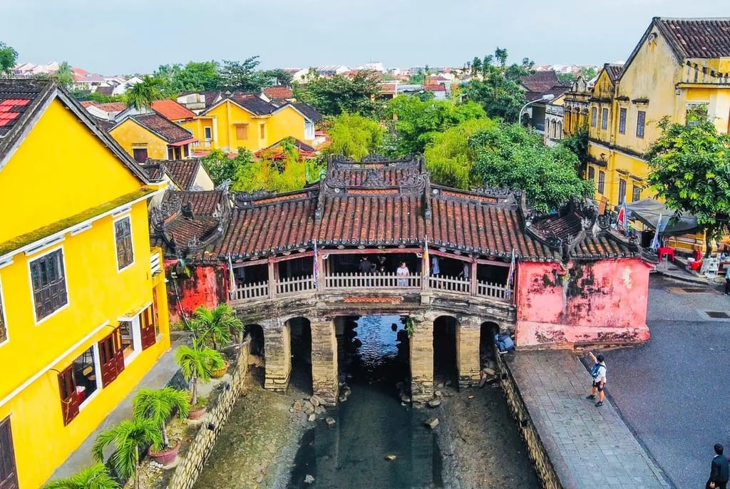 japanese bridge in hoi an
