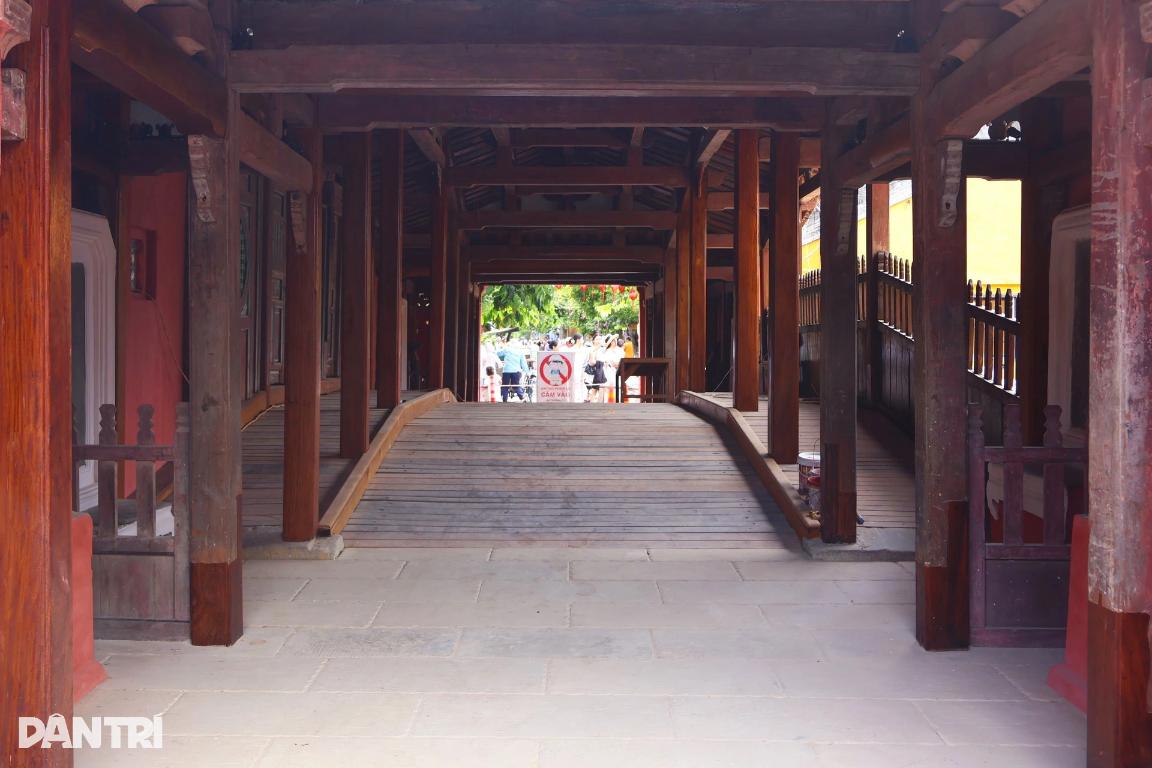 japanese bridge in hoi an