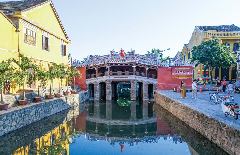 japanese bridge in hoi an