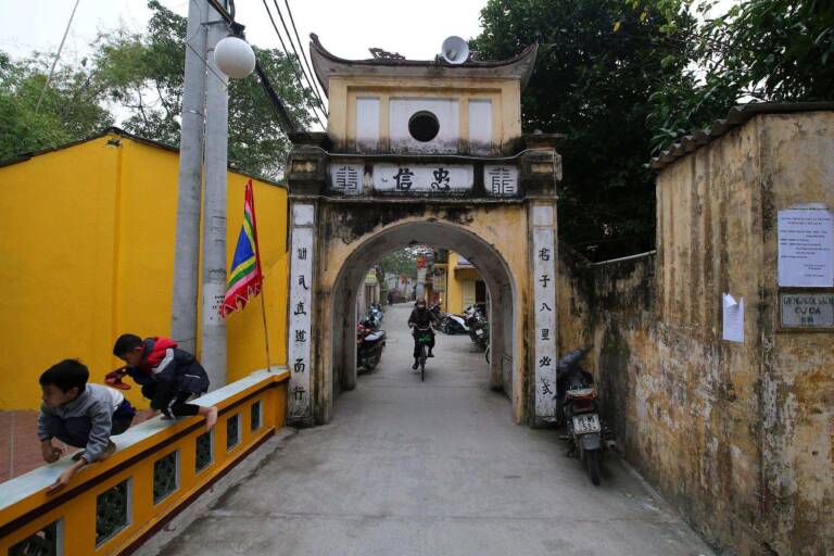 vietnam private tours cu da ancient village