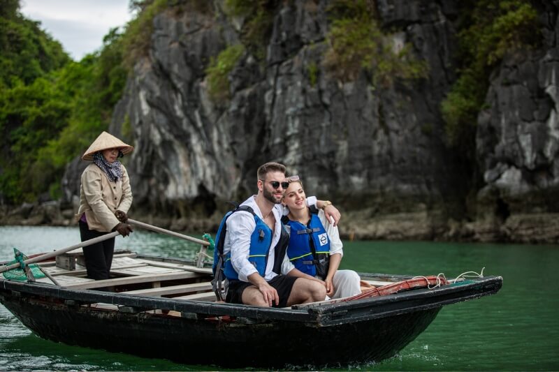 HALONG BAY – HANOI DEPARTURE [Guide/B]