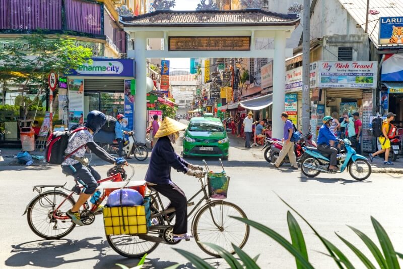 HUE – WELCOME TO HO CHI MINH [Guide/B]