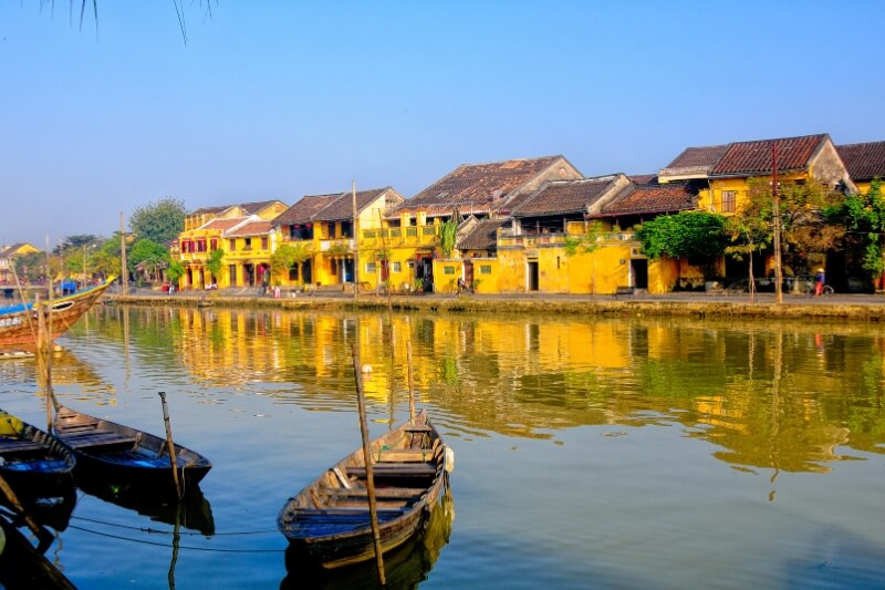 HOI AN - FLY TO HANOI [Guide/B]