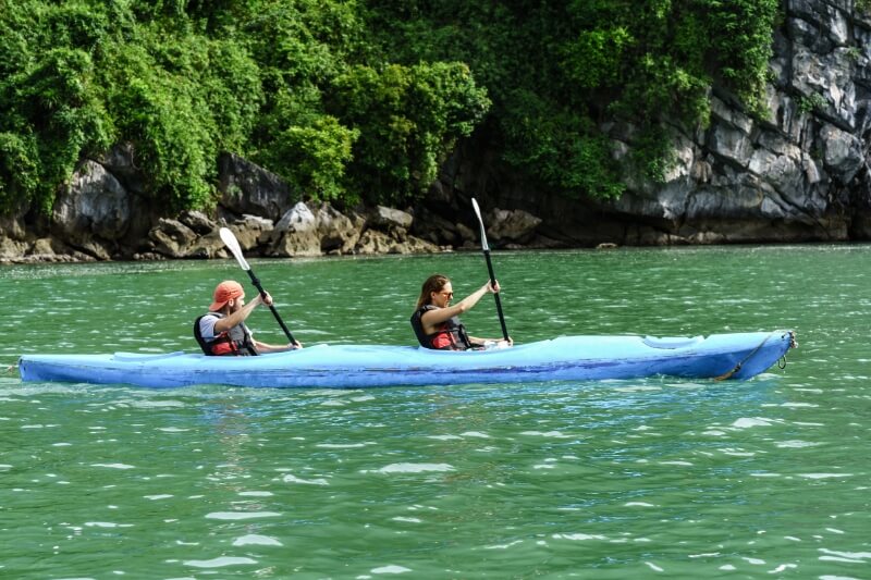 HANOI – HALONG BAY – OVERNIGHT ON CRUISE [Guide/B/L/D]